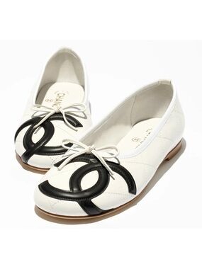 Chanel 26M Coco Beach Cambon White Black CC XL Logo Ballet Ballerina Flat 37